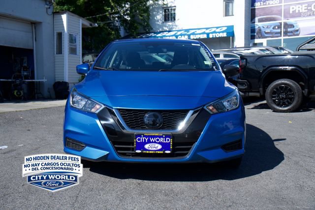 Used 2020 Nissan Versa SV FWD image 2