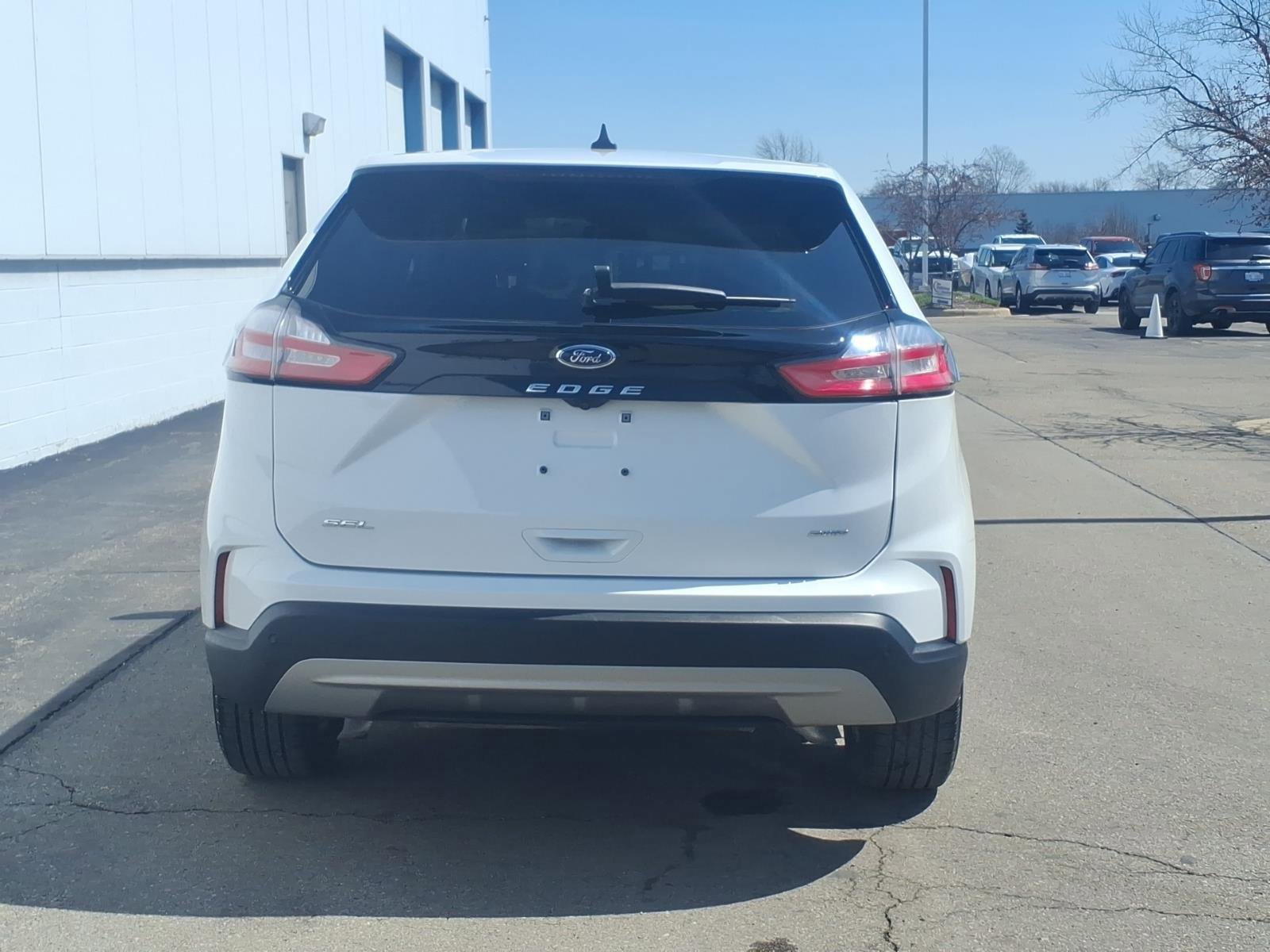 Certified 2024 Ford Edge SEL w/ Convenience Package AWD/4WD image 3