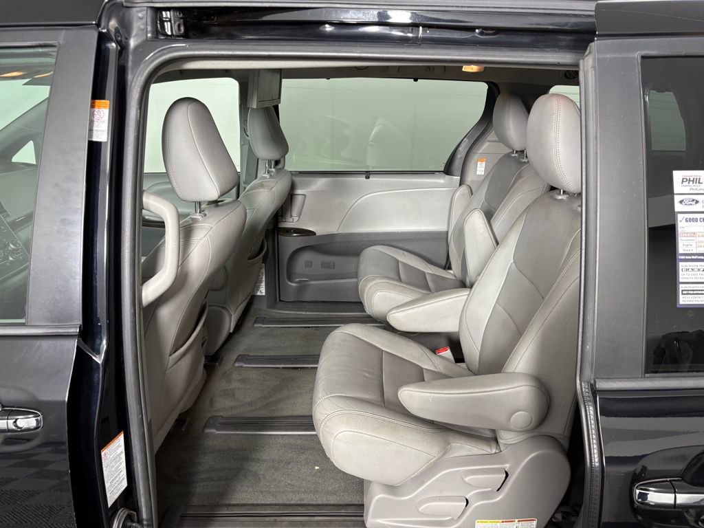 Used 2017 Toyota Sienna AWD image 29