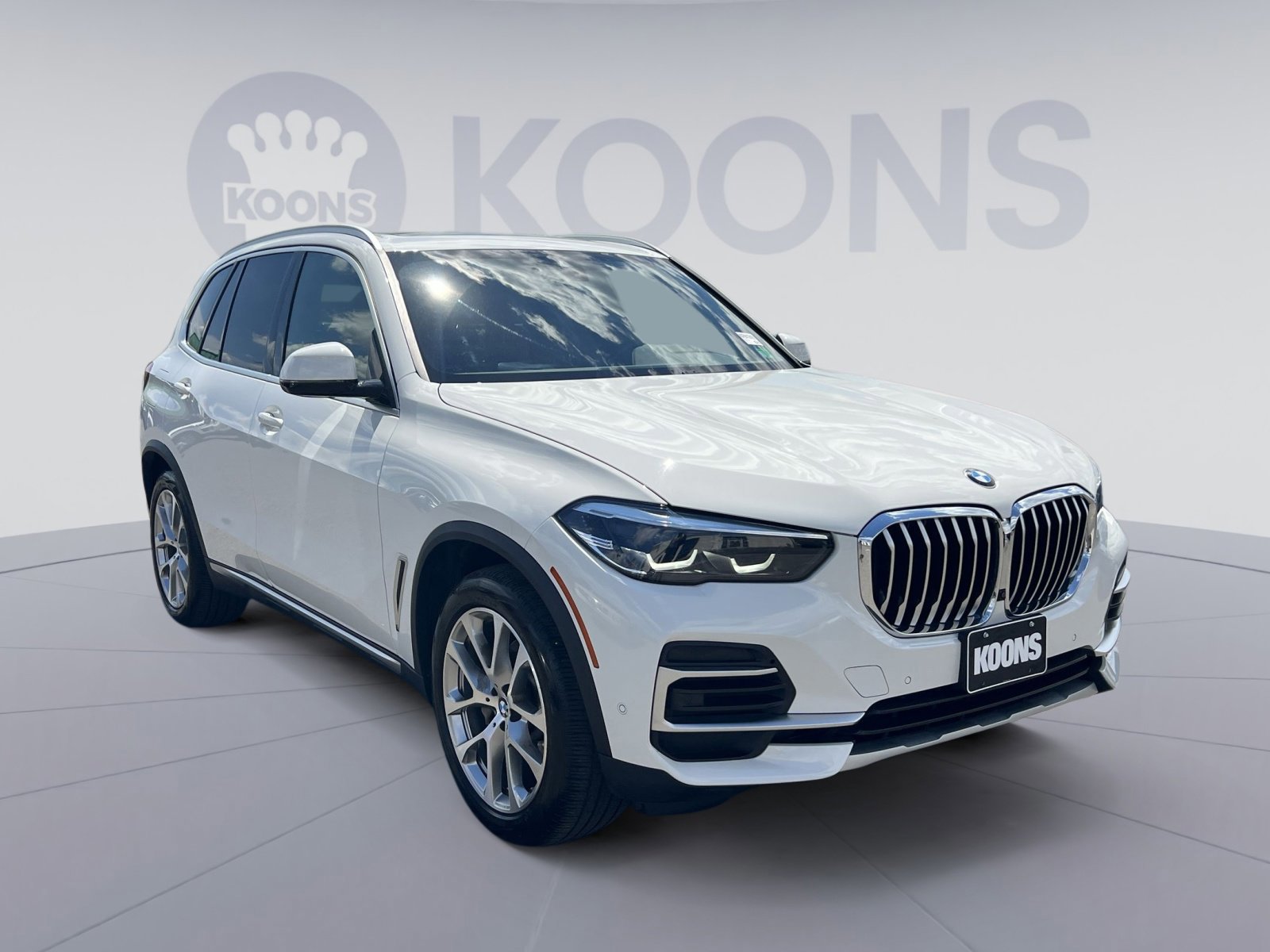 Used 2023 BMW X5 xDrive40i w/ Parking Assistance Package AWD/4WD image 13