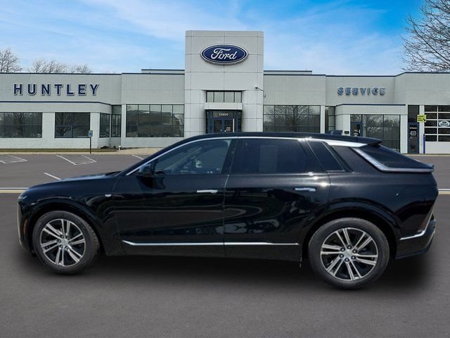 Used 2024 Cadillac Lyriq Luxury AWD/4WD image 7