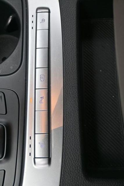 Used 2025 Kia Carnival FWD image 14