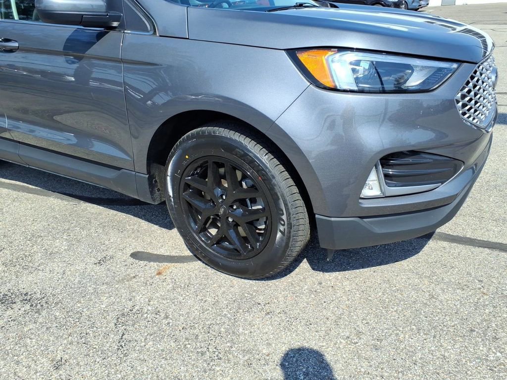 Certified 2023 Ford Edge SEL w/ Convenience Package AWD/4WD image 2
