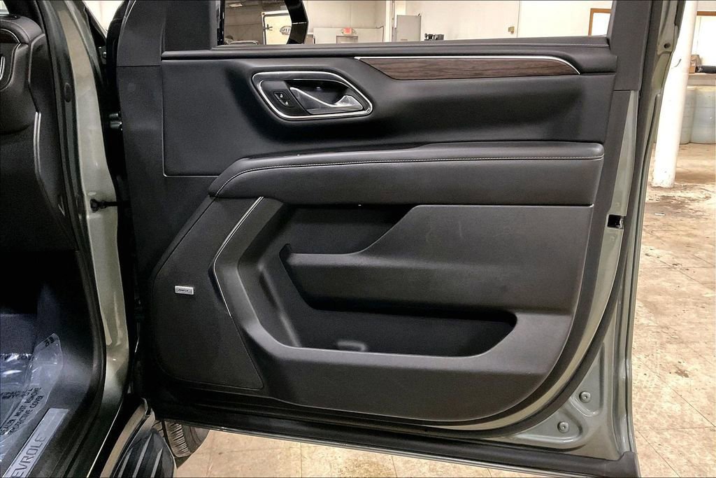 Used 2023 Chevrolet Suburban Premier image 21