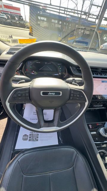 Used 2022 Jeep Grand Cherokee Limited 4xe w/ Luxury Tech Group II image 11