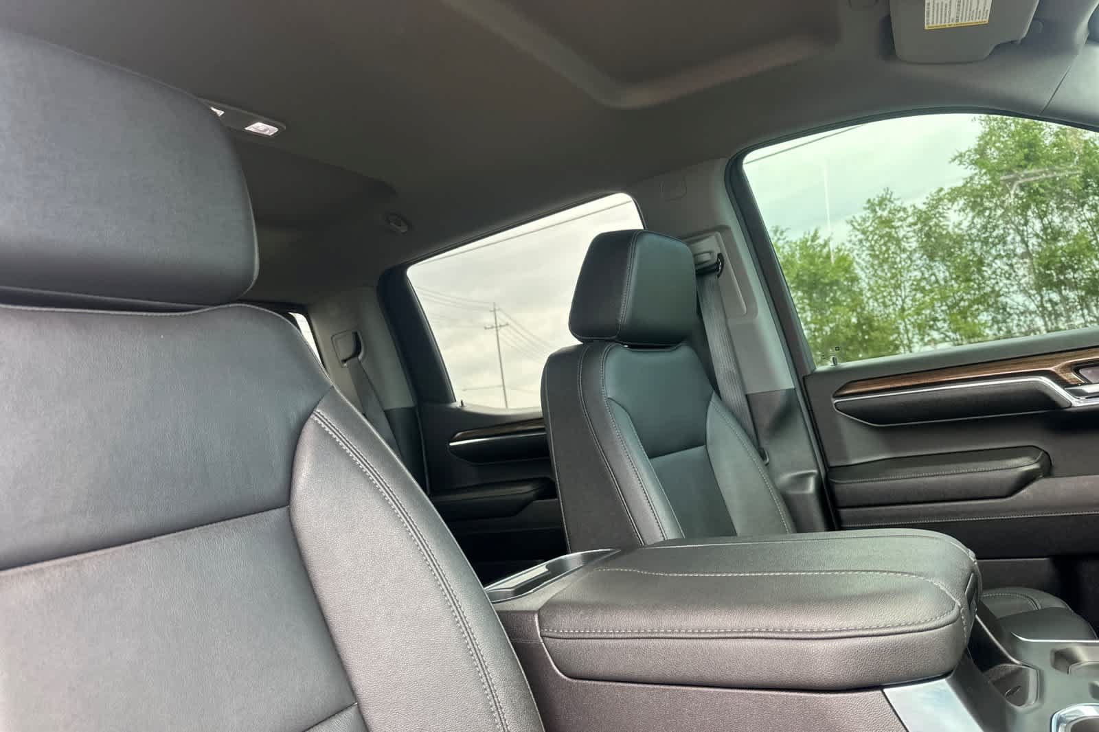 Used 2024 Chevrolet Silverado 1500 LT Trail Boss w/ Convenience Package II AWD/4WD image 16
