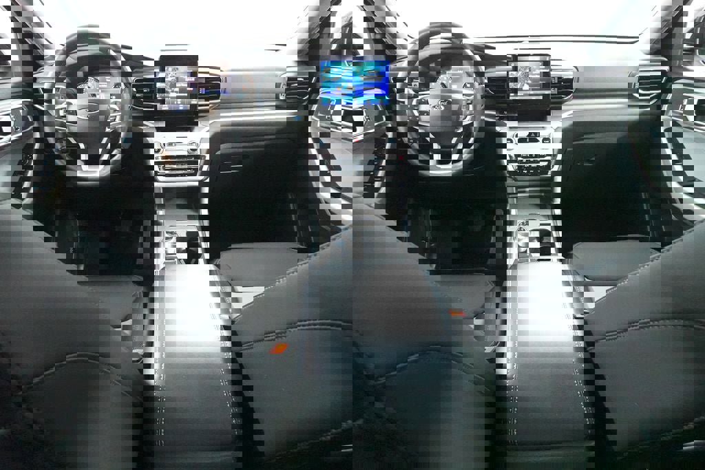 Certified 2024 Ford Explorer XLT w/ Equipment Group 202A AWD/4WD image 11