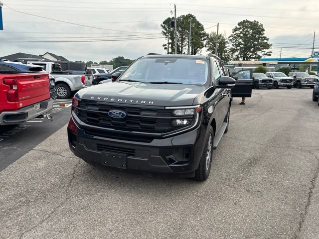 Certified 2025 Ford Expedition Active AWD/4WD image 8