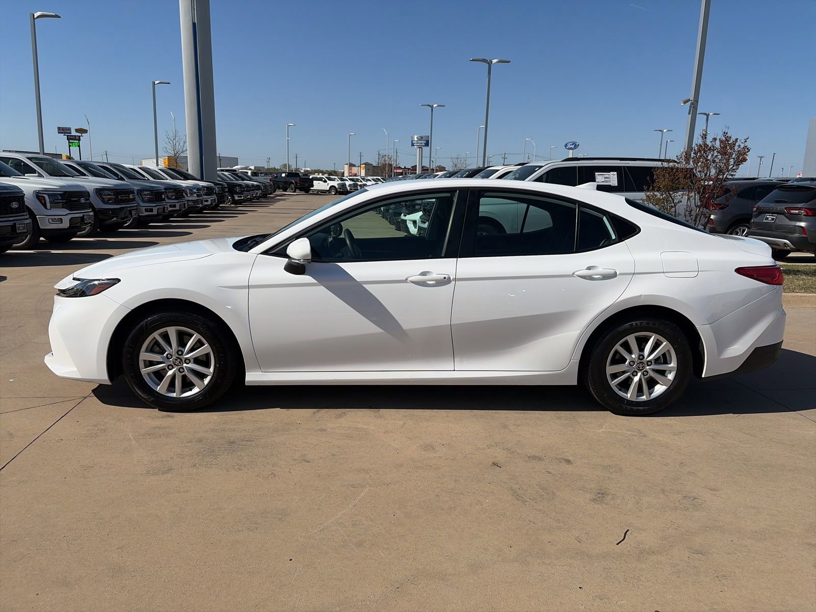 Used 2025 Toyota Camry LE image 3