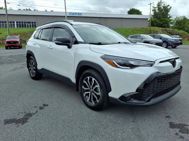 Used 2025 Toyota Corolla Cross AWD Hybrid w/ Moonroof Package image 6