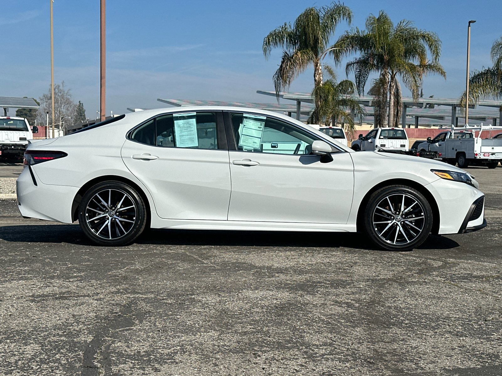 Used 2023 Toyota Camry SE image 6