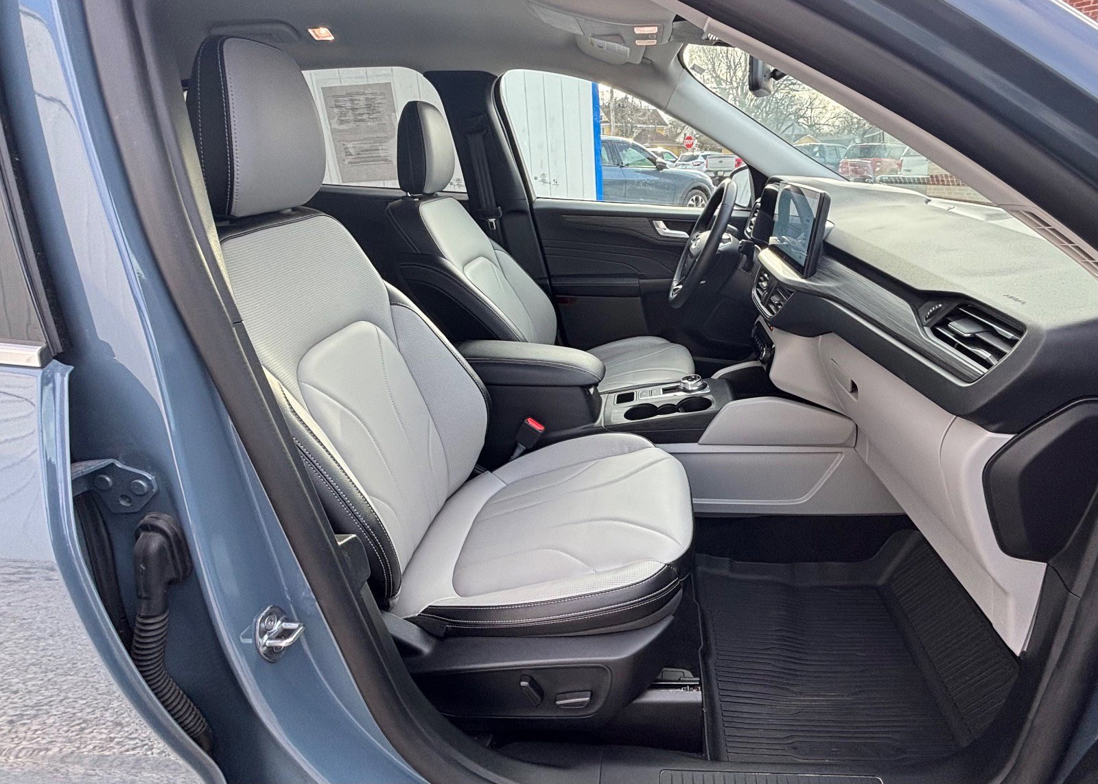 Certified 2025 Ford Escape Platinum w/ Premium Technology Package image 26