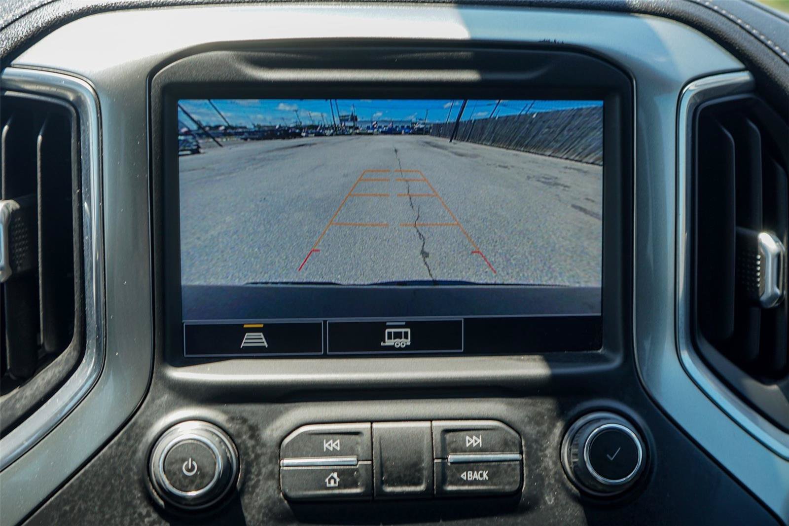 Used 2021 Chevrolet Silverado 1500 LT Trail Boss w/ Convenience Package II AWD/4WD image 12