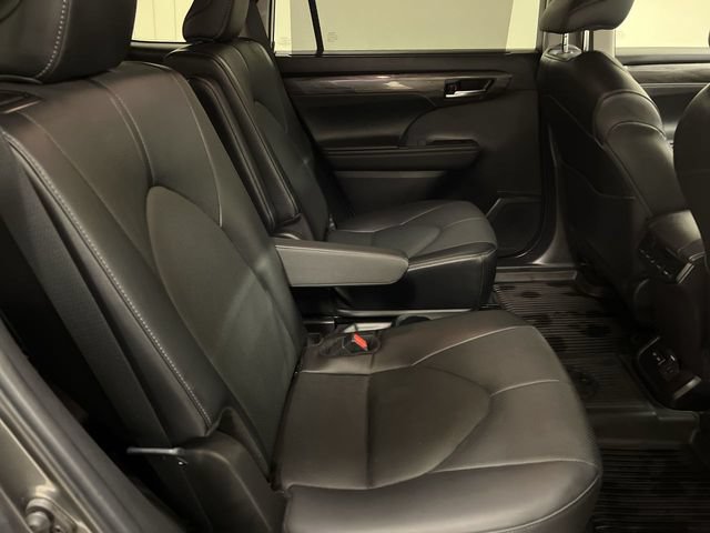 Used 2024 Toyota Highlander Limited AWD/4WD image 7