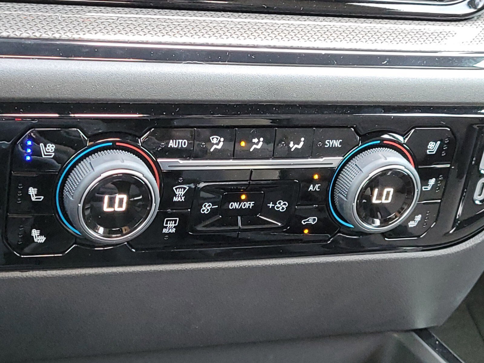 Used 2025 Chevrolet Silverado 1500 ZR2 image 23