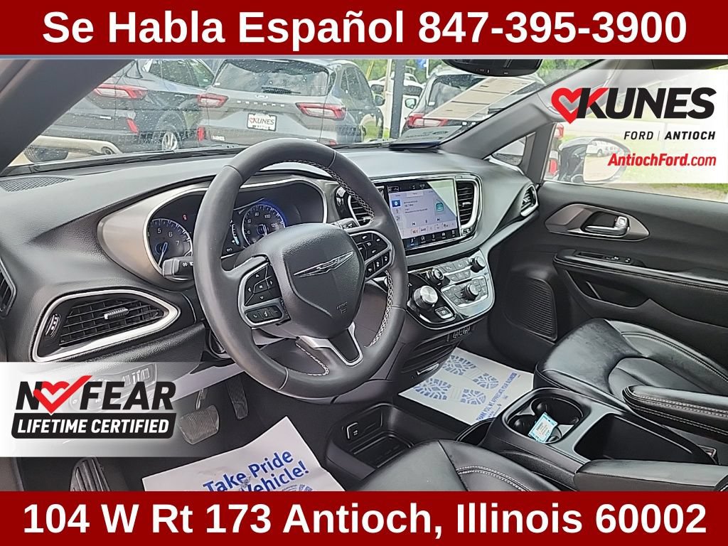 Used 2025 Chrysler Pacifica Select FWD image 25