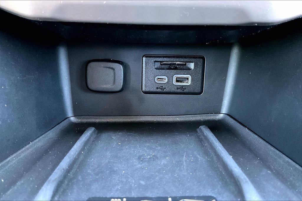 Used 2020 GMC Acadia Denali w/ Technology Package AWD/4WD image 33