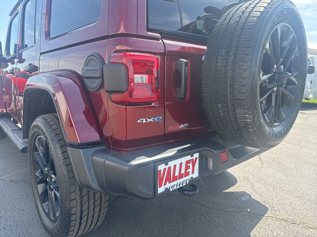 Used 2021 Jeep Wrangler Unlimited Sahara w/ Cold Weather Group image 17