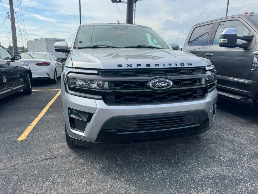 Certified 2024 Ford Expedition Limited AWD/4WD image 4