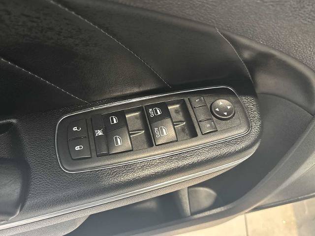 Used 2017 Dodge Charger R/T w/ Driver Convenience Group RWD image 23