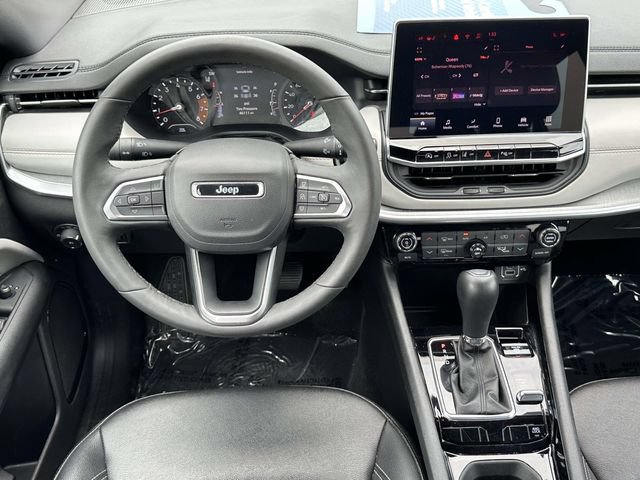 Used 2025 Jeep Compass Limited AWD/4WD image 13