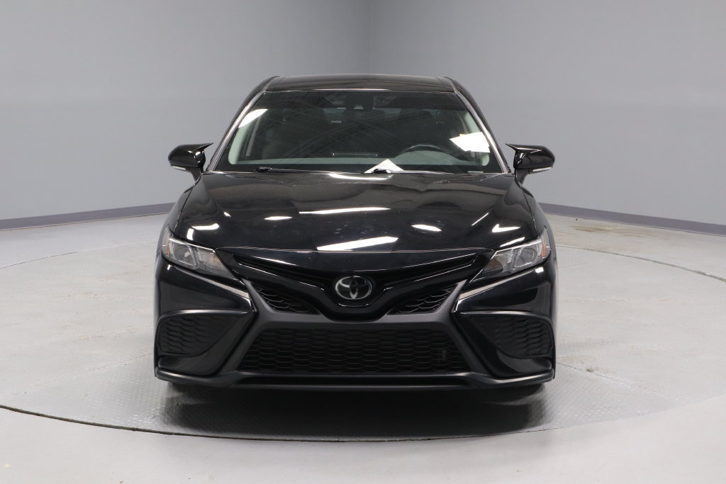 Used 2023 Toyota Camry SE FWD image 5