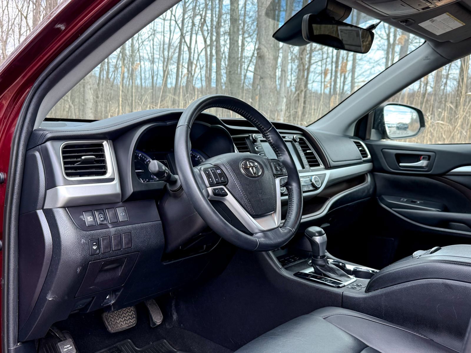 Used 2019 Toyota Highlander XLE AWD/4WD image 16