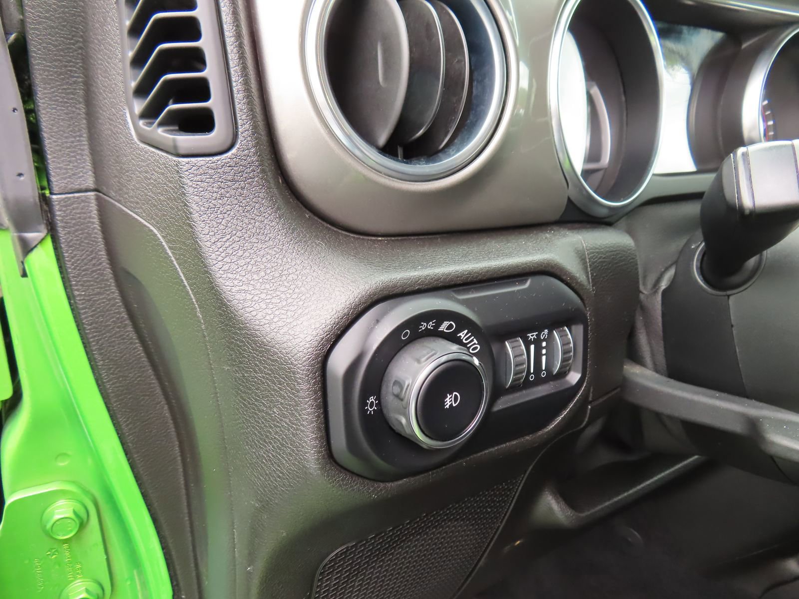 Used 2019 Jeep Wrangler Unlimited Sahara image 18