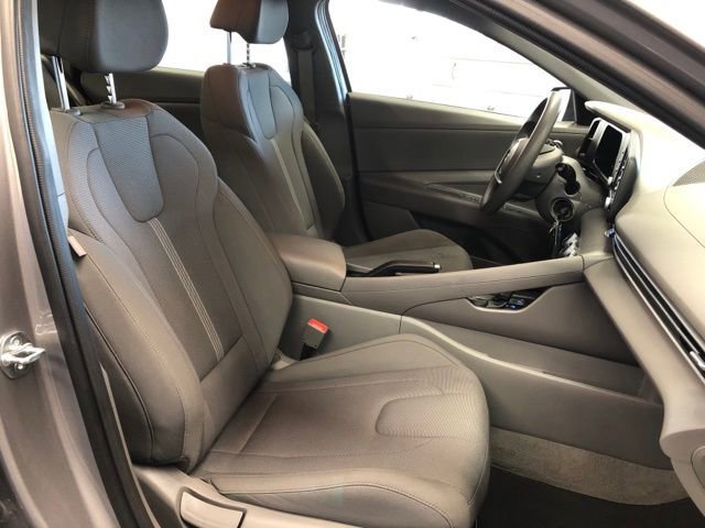 Used 2024 Hyundai Elantra SE image 29
