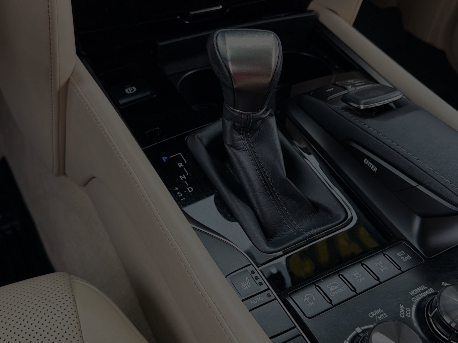 Used 2018 Lexus LX 570 4WD image 20