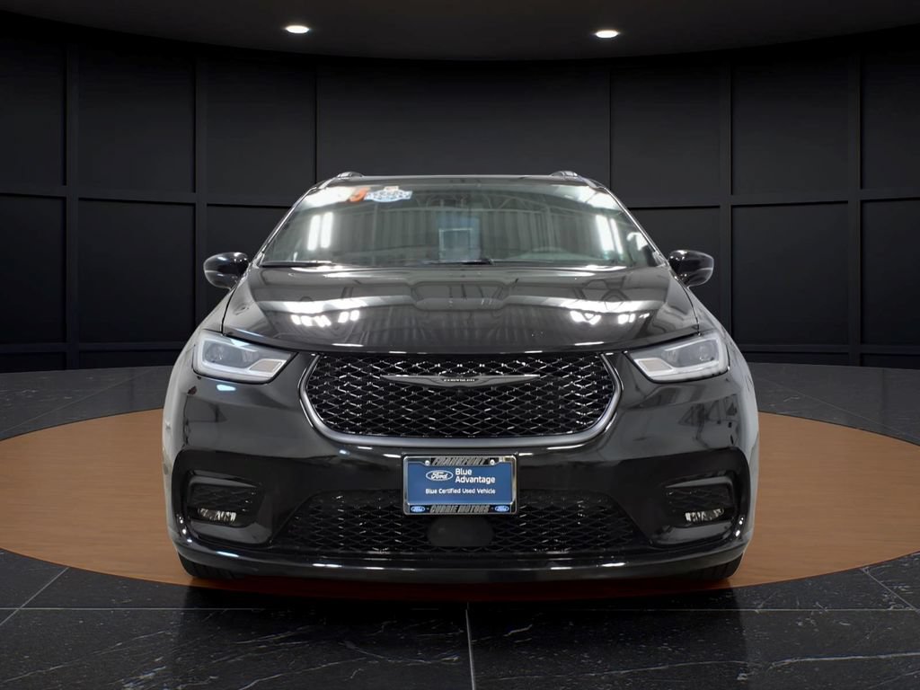 Used 2025 Chrysler Pacifica Limited FWD image 2