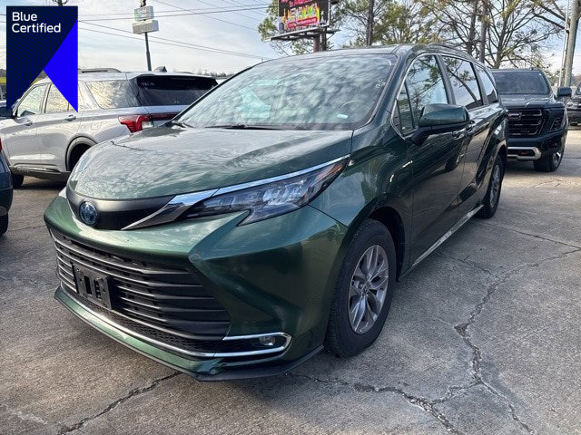 Used 2024 Toyota Sienna XLE image 1