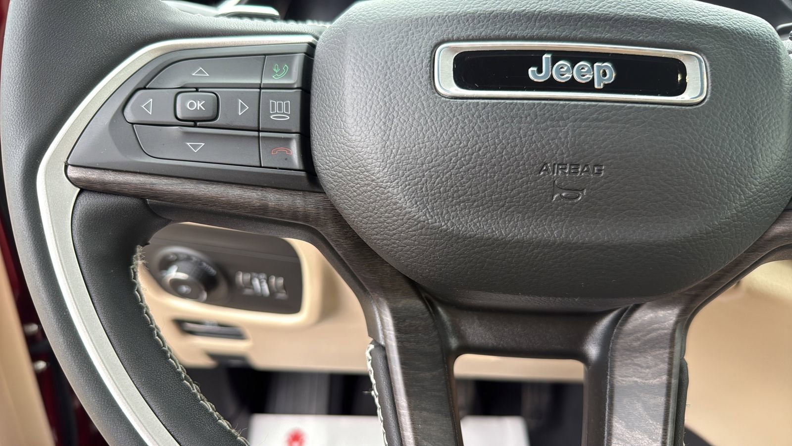 Used 2023 Jeep Grand Cherokee Limited RWD image 16