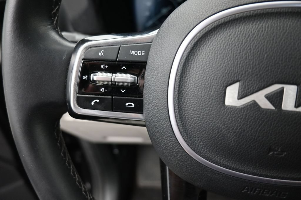 Used 2023 Kia Sorento SX AWD/4WD image 3