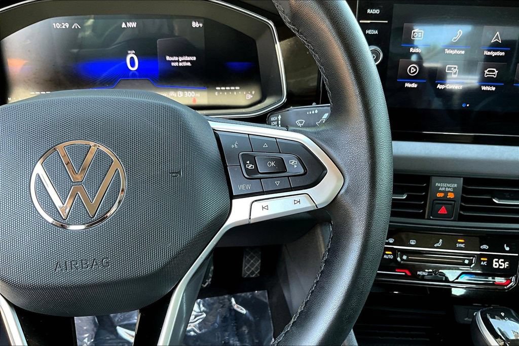 Used 2025 Volkswagen Jetta SE FWD image 13