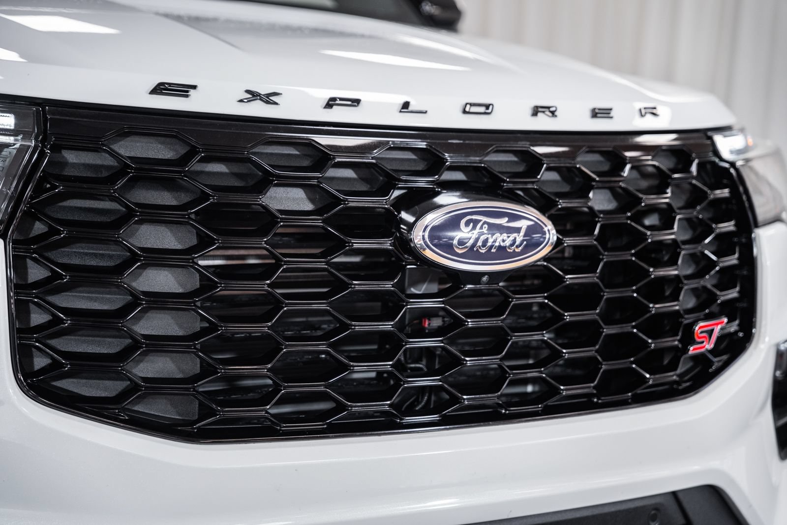 Certified 2025 Ford Explorer ST w/ Sun And Sound Package AWD/4WD image 15