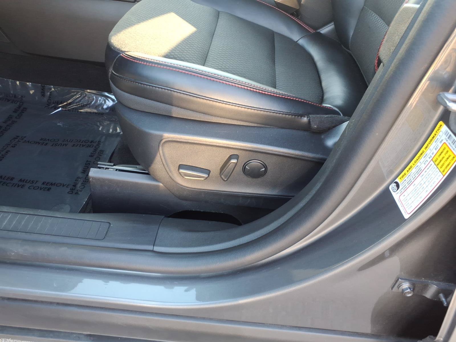 Certified 2025 Ford Escape ST-Line Select AWD/4WD image 11