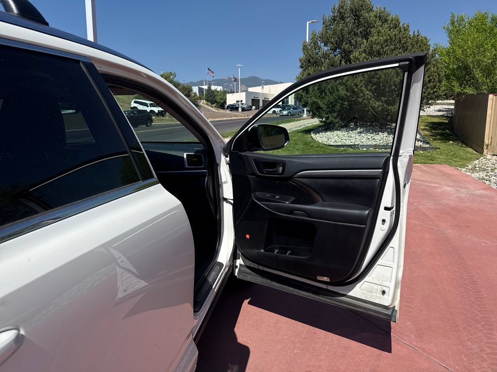 Used 2019 Toyota Highlander Limited Platinum AWD/4WD image 30