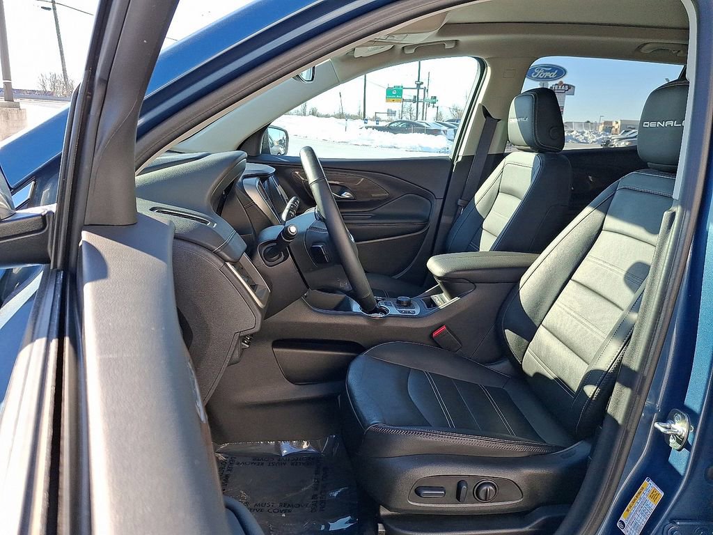 Used 2024 GMC Terrain Denali w/ Denali Premium Package image 13
