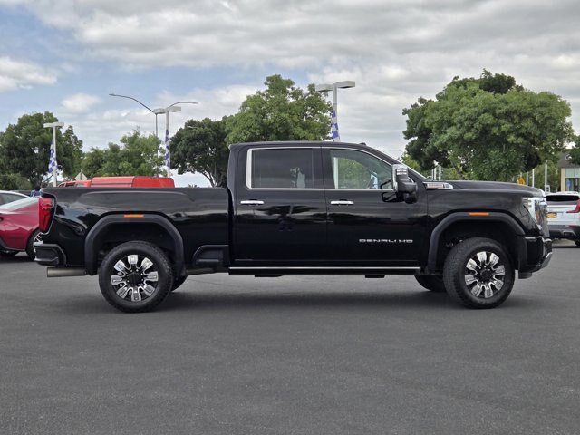 Used 2024 GMC Sierra 2500 Denali AWD/4WD image 3