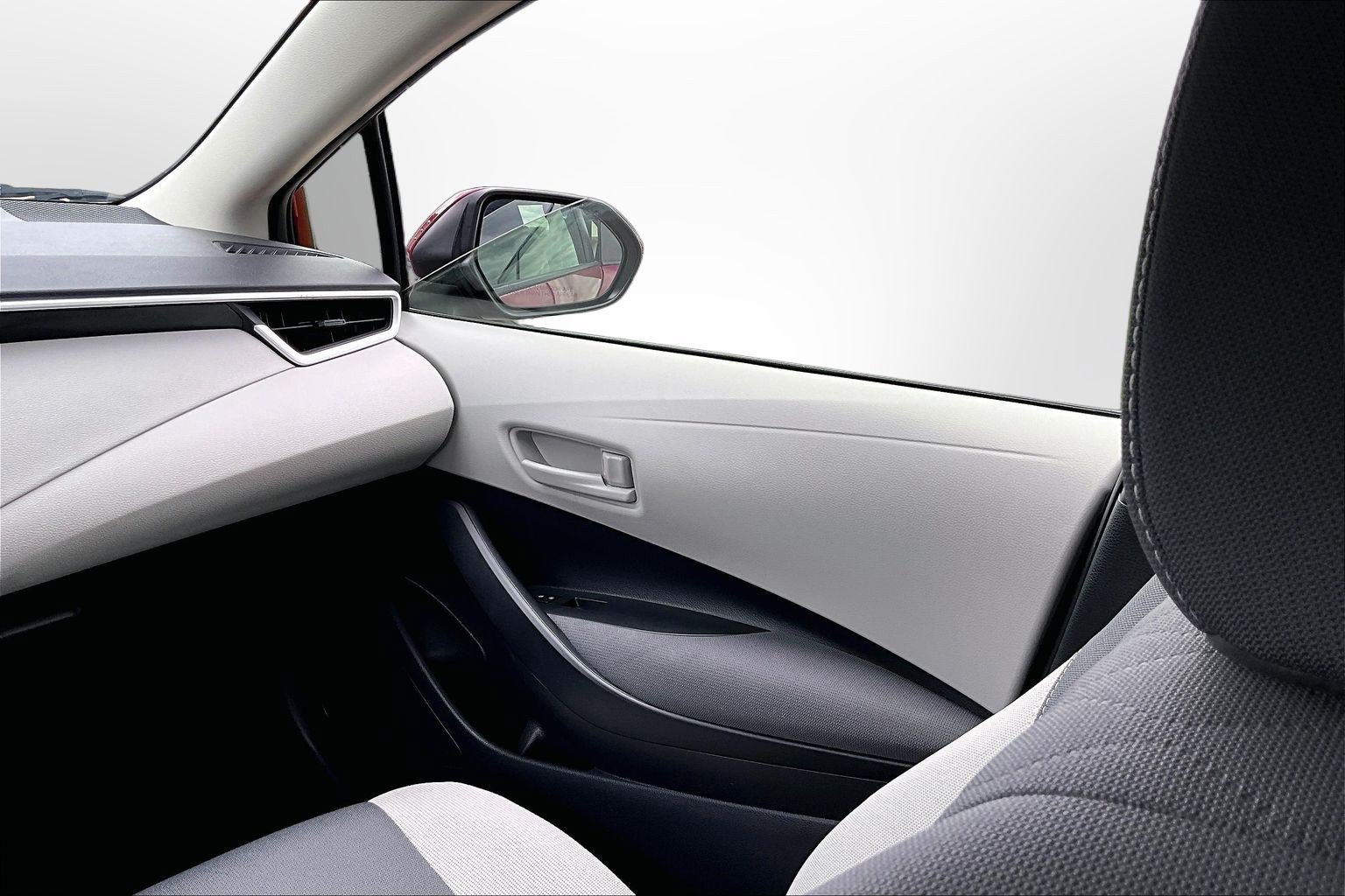Used 2025 Toyota Corolla LE FWD image 26