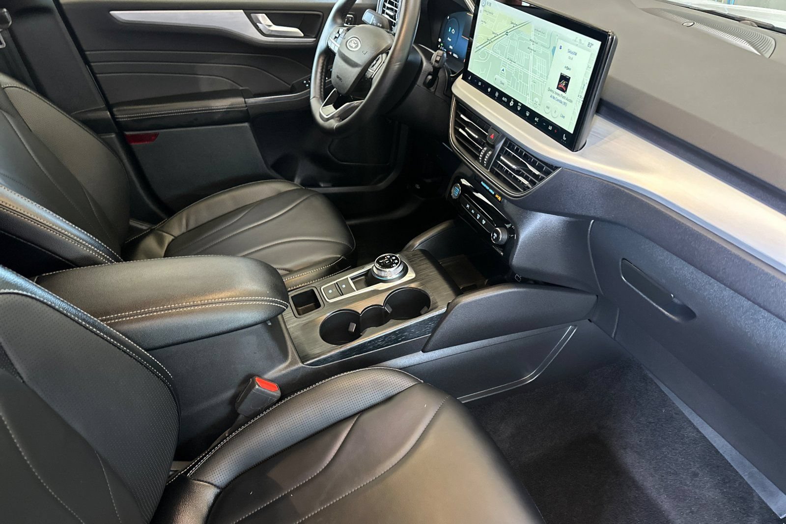 Certified 2025 Ford Escape SE w/ PHEV Premium Package FWD image 16