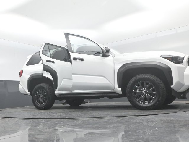 Used 2025 Toyota 4Runner SR5 AWD/4WD image 30
