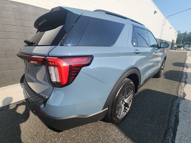 Certified 2025 Ford Explorer ST-Line w/ Premium Package AWD/4WD image 5