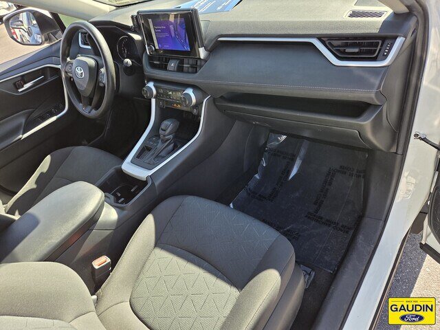 Used 2023 Toyota RAV4 XLE FWD image 17