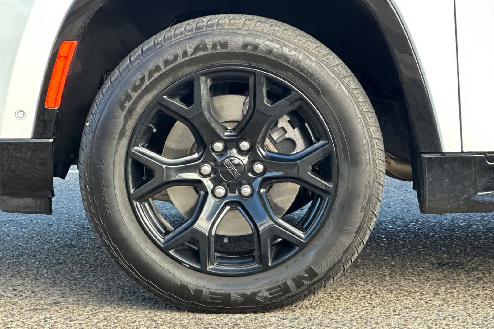 Used 2023 Jeep Wagoneer Series II image 28