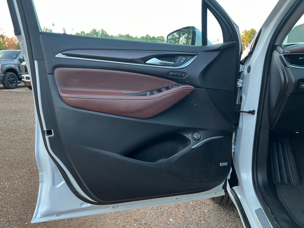 Used 2021 Buick Enclave Avenir w/ Avenir Technology Package image 11