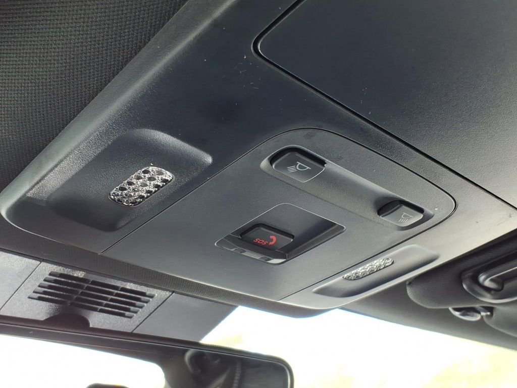 Used 2025 Toyota Camry SE w/ Convenience Package FWD image 19