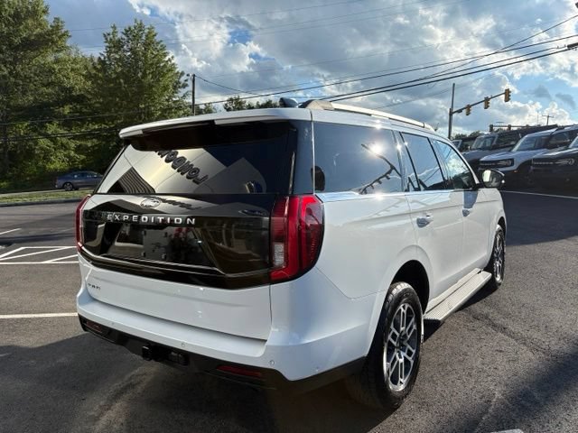 Certified 2025 Ford Expedition Active AWD/4WD image 3