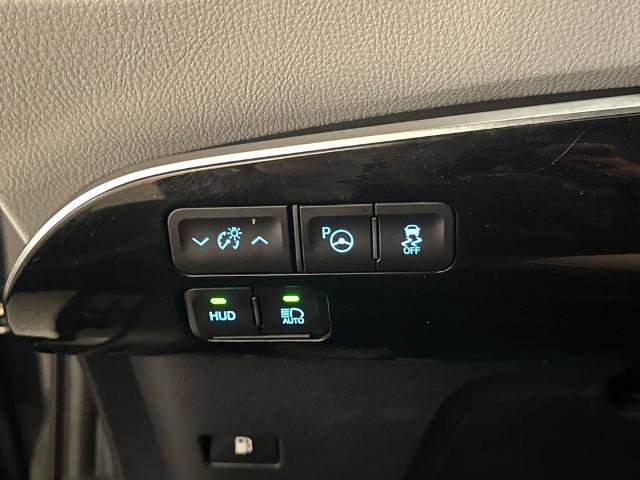 Used 2022 Toyota Prius L image 17